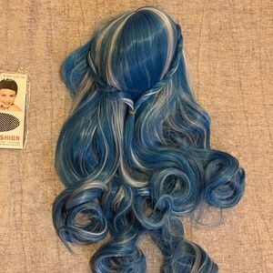Long Wavy Cosplay Wig Costume With Braid (Ombre blue)